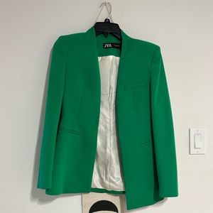 LAPELLESS FITTED GREEN BLAZER FROM ZARA